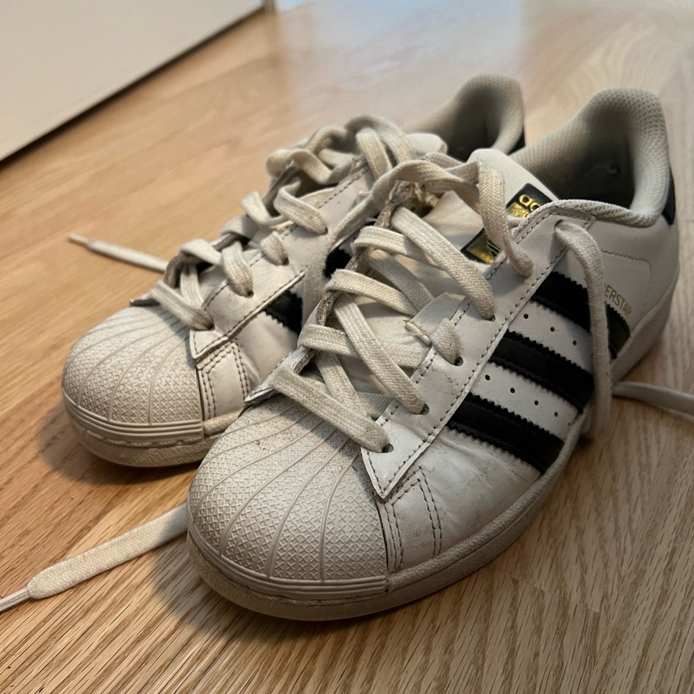 Adidas superstars youth size 4
